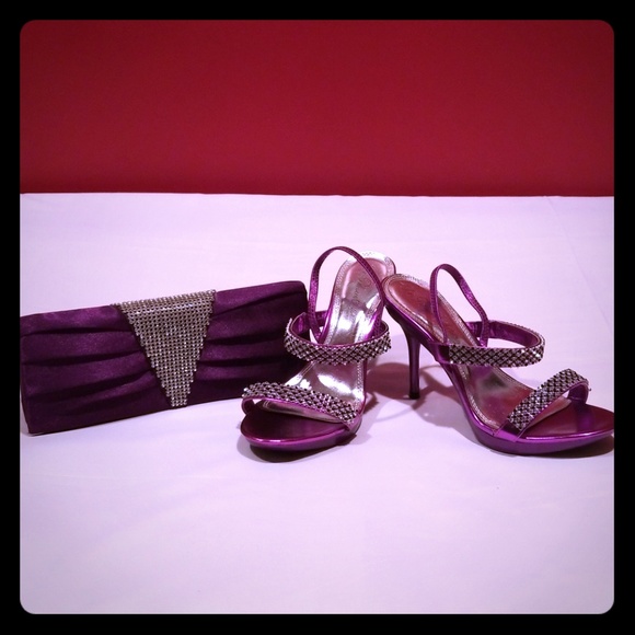 De Blossom Collection Shoes - Bundled Purple Purse and Matching DONATED